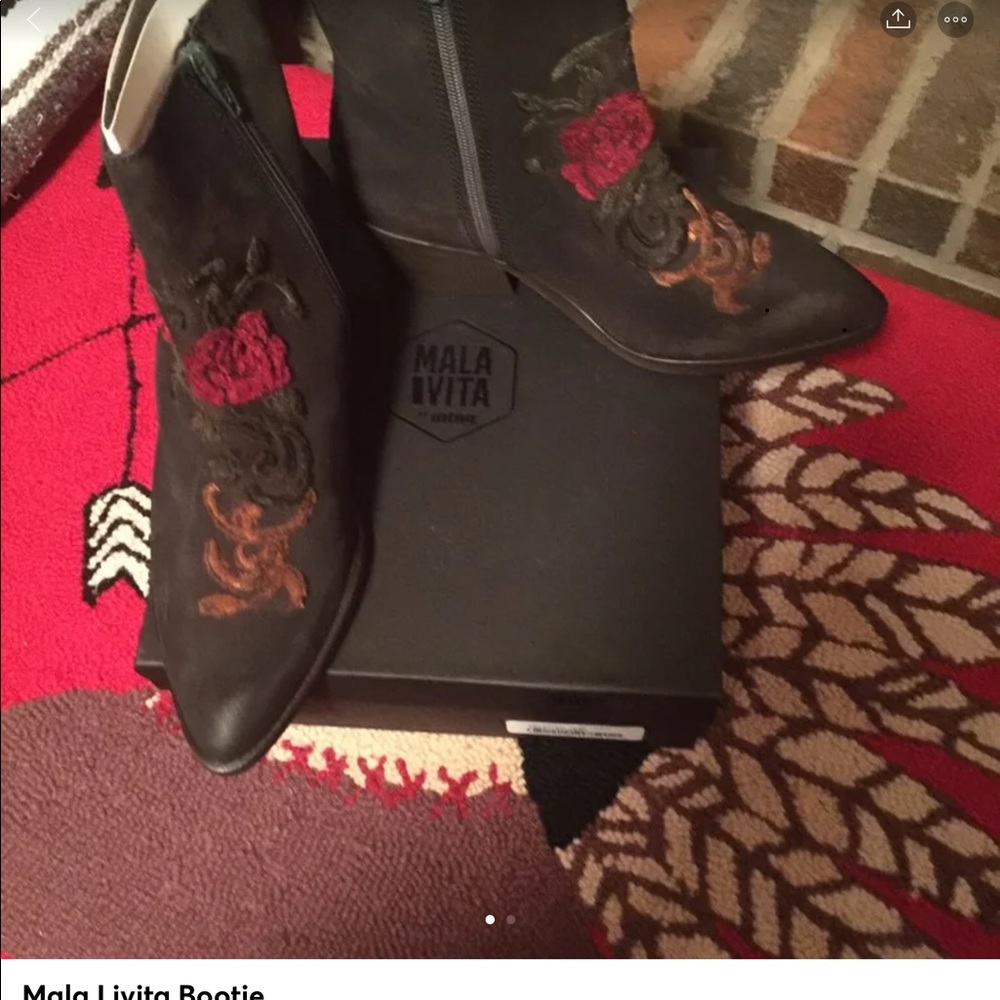 Super cute black booties🌹(not available)